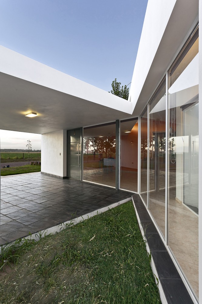 Fiore House / Cekada-Romanos Arquitectos