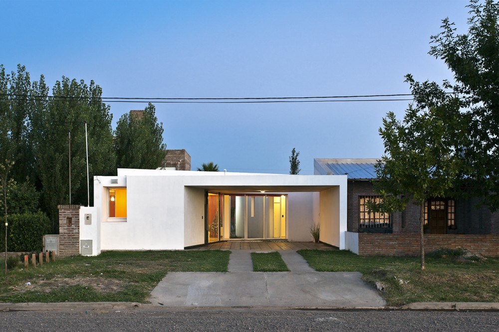 Fiore House / Cekada-Romanos Arquitectos