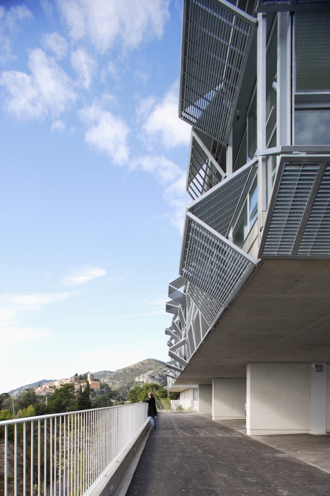 Strip of Six Apartments in Eze / CAB Architects