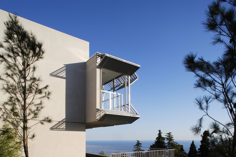 Strip of Six Apartments in Eze / CAB Architects