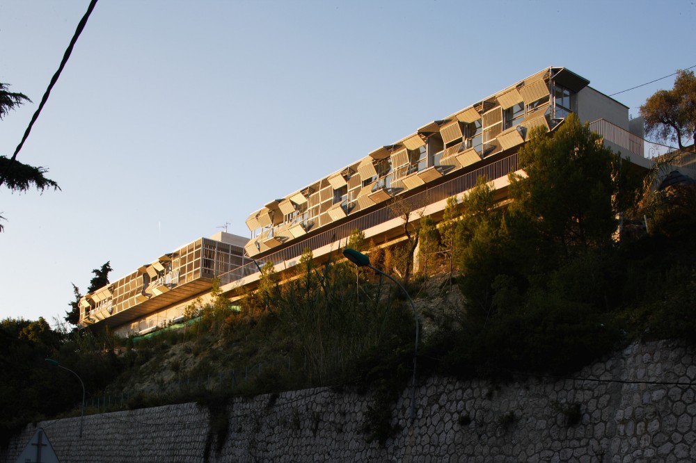 Strip of Six Apartments in Eze / CAB Architects