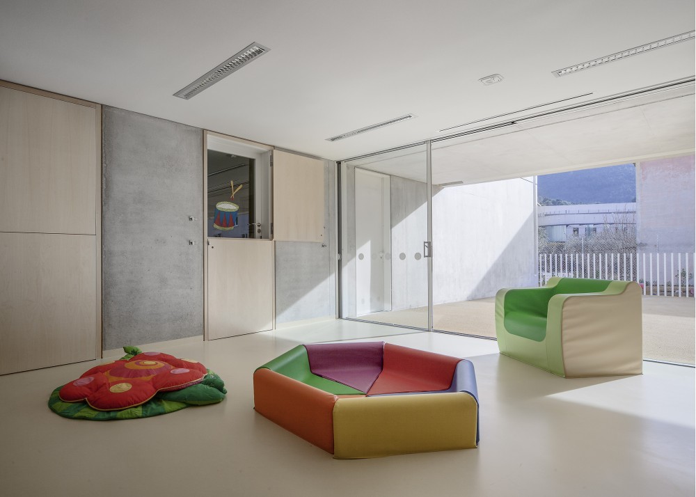 Children’s Day Care Center in La Trintite / CAB Architects