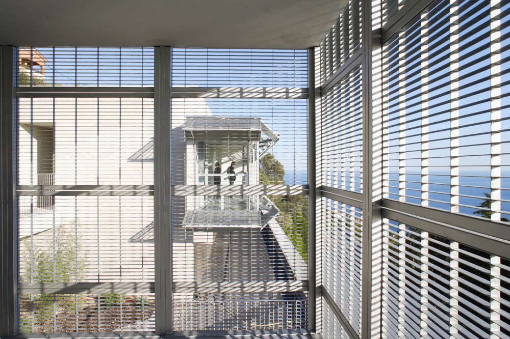 Strip of Six Apartments in Eze / CAB Architects