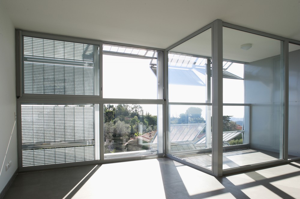 Strip of Six Apartments in Eze / CAB Architects
