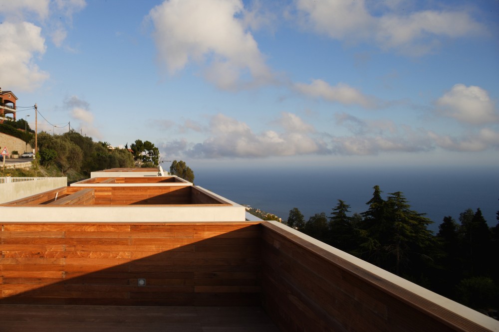 Strip of Six Apartments in Eze / CAB Architects