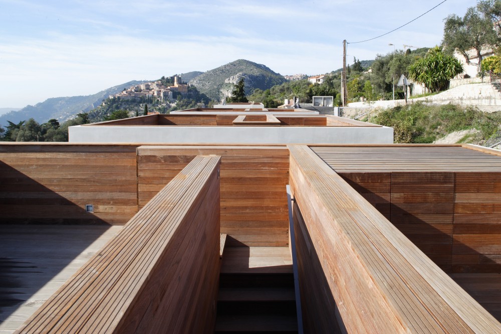 Strip of Six Apartments in Eze / CAB Architects