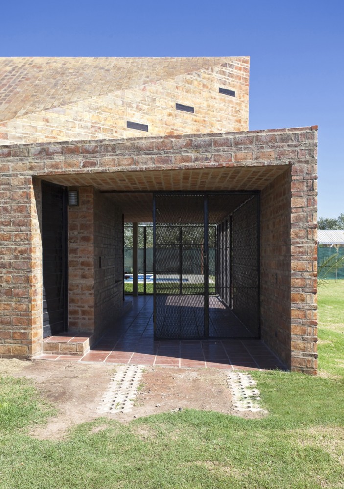Alejandra House / Cekada-Romanos Arquitectos