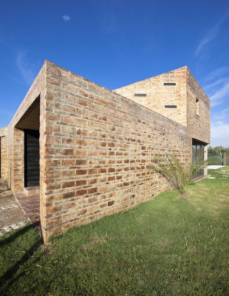 Alejandra House / Cekada-Romanos Arquitectos