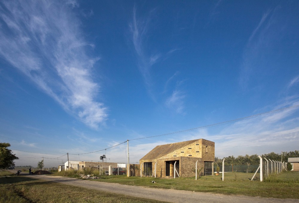 Alejandra House / Cekada-Romanos Arquitectos