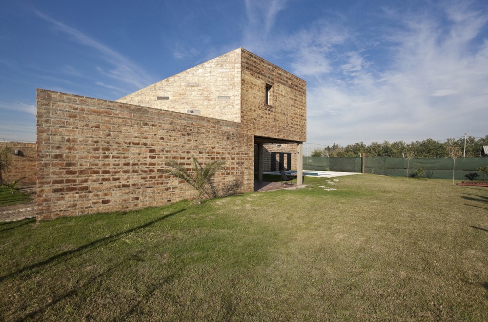 Alejandra House / Cekada-Romanos Arquitectos