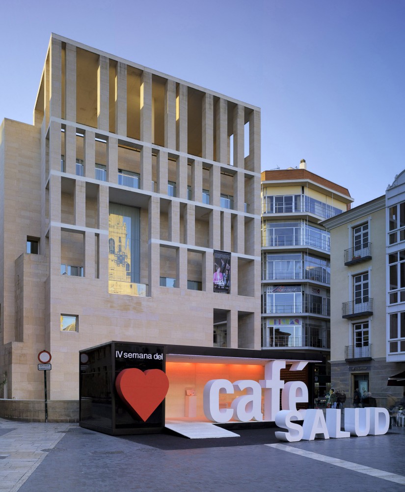 Coffee and Literature Stand / Clavel Arquitectos