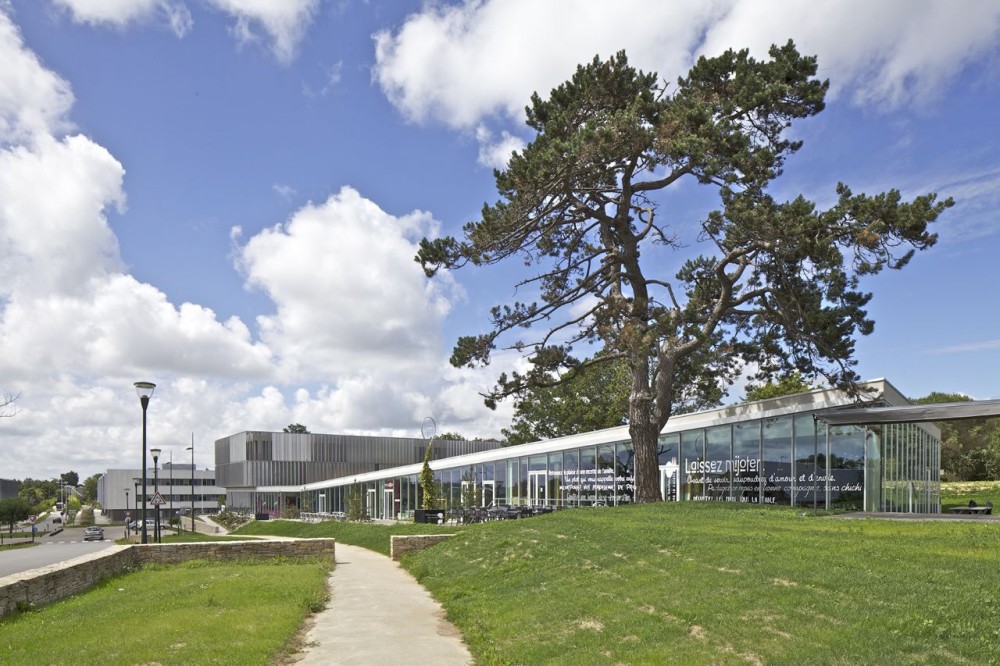Pole Services / Barré Lambot Architectes