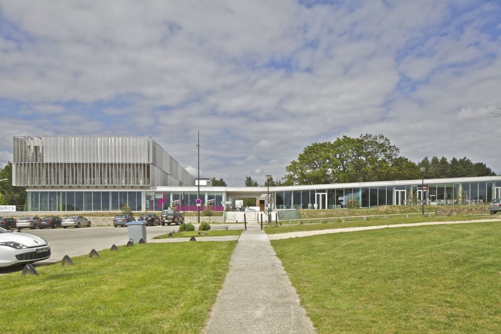 Pole Services / Barré Lambot Architectes