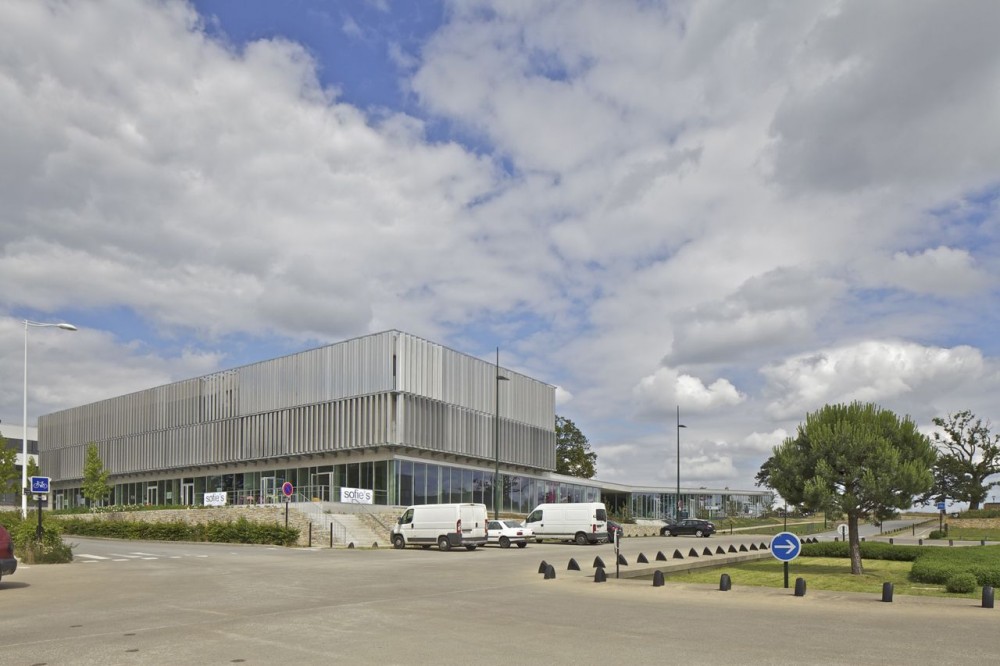 Pole Services / Barré Lambot Architectes