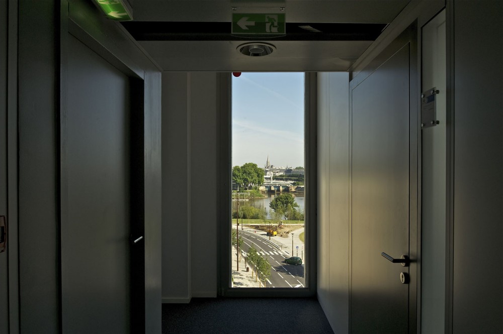 Tripode Office Building / Barré Lambot Architectes