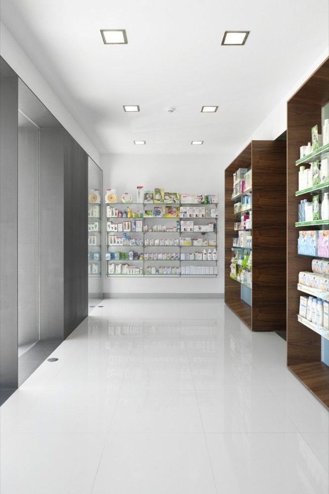 Campos Pharmacy / e|348 Arquitectura