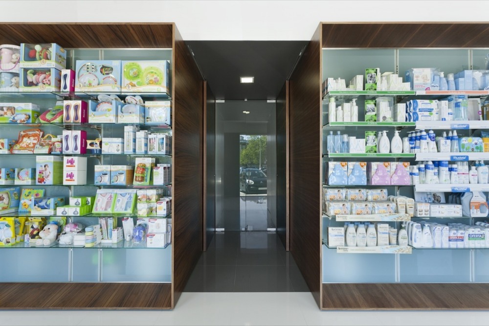Campos Pharmacy / e|348 Arquitectura