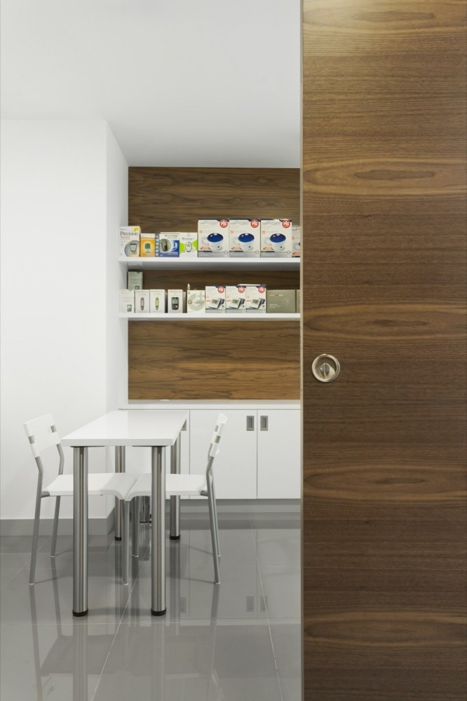 Campos Pharmacy / e|348 Arquitectura