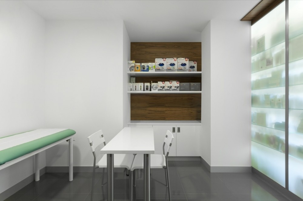 Campos Pharmacy / e|348 Arquitectura