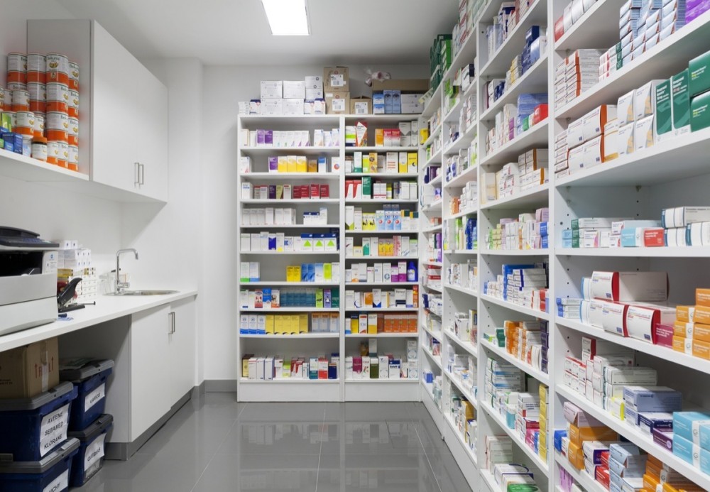 Campos Pharmacy / e|348 Arquitectura