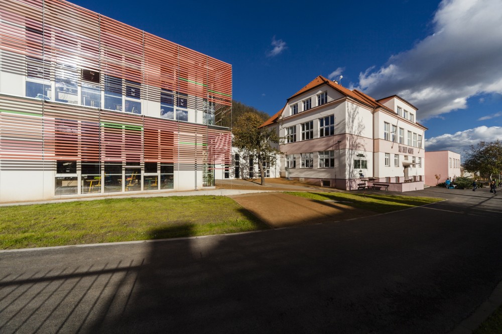 Elementary School in Velká Chuchle / Grido