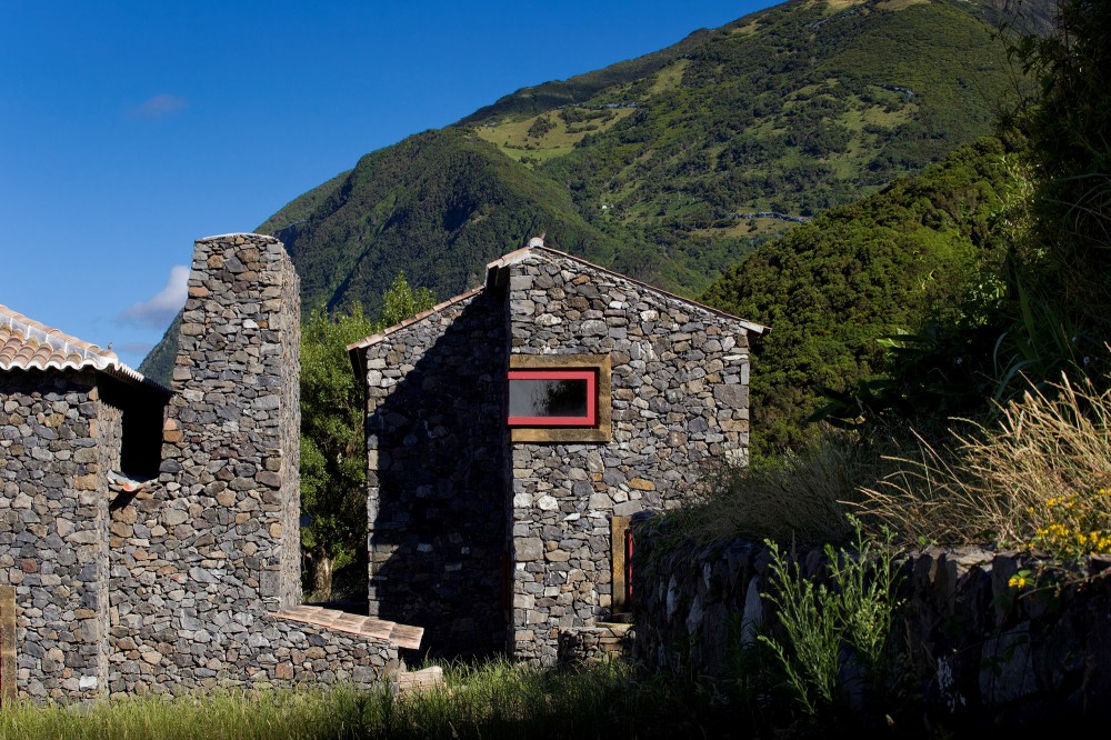 Environmental Interpretation Centre in São Jorge Island / Ana Laura Vasconcelos