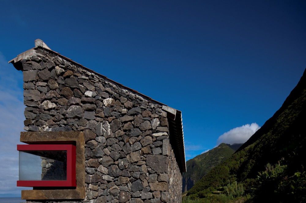 Environmental Interpretation Centre in São Jorge Island / Ana Laura Vasconcelos