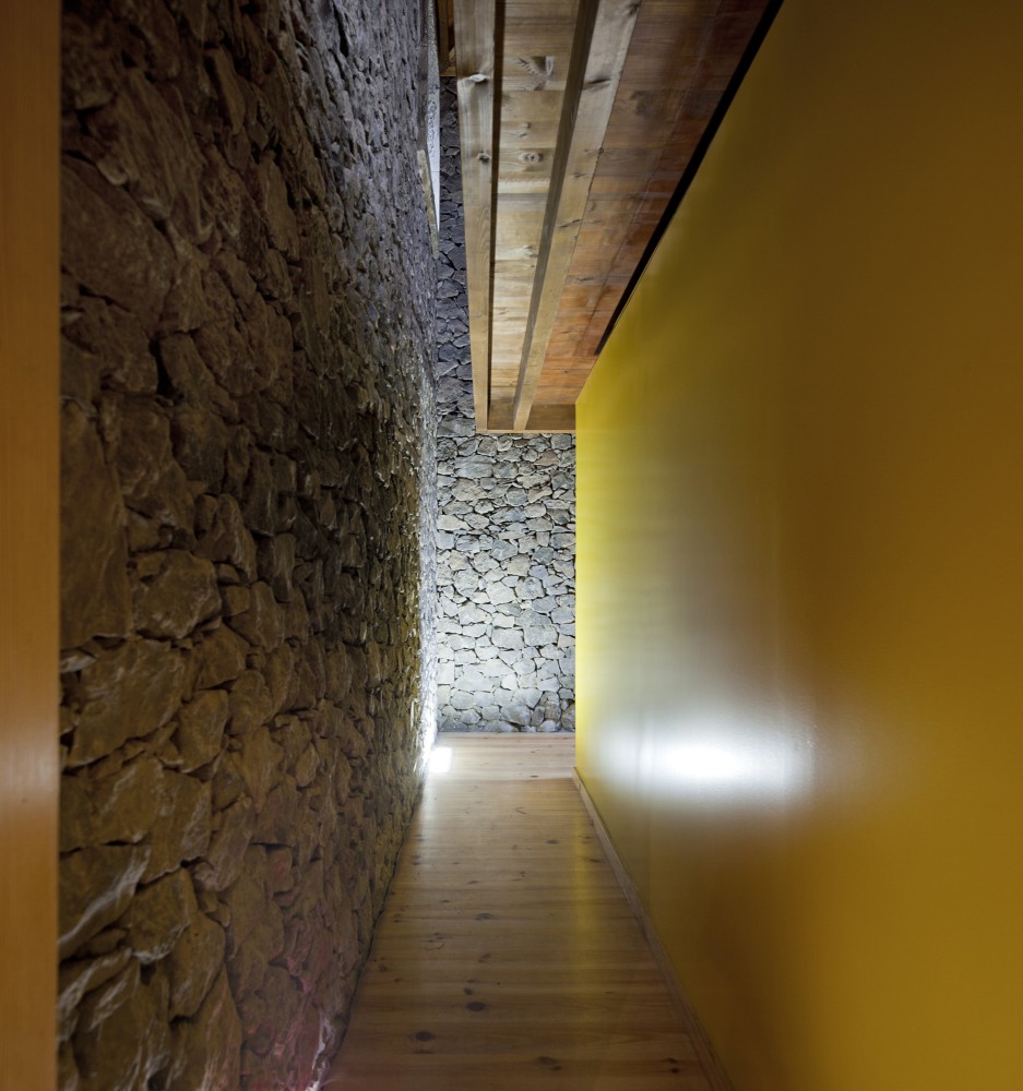 Environmental Interpretation Centre in São Jorge Island / Ana Laura Vasconcelos