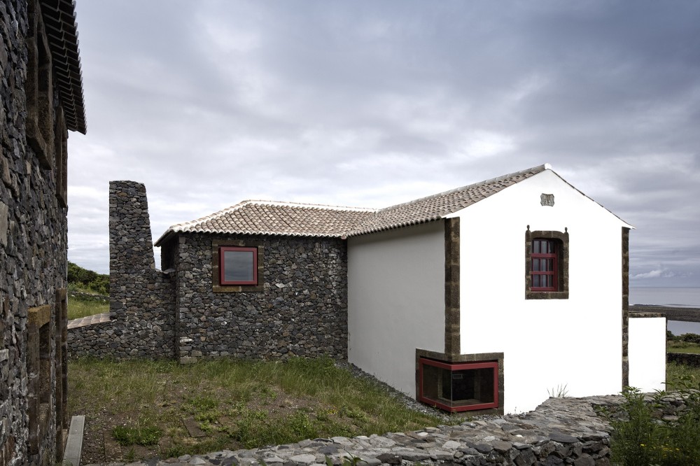Environmental Interpretation Centre in São Jorge Island / Ana Laura Vasconcelos