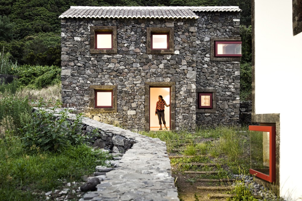 Environmental Interpretation Centre in São Jorge Island / Ana Laura Vasconcelos