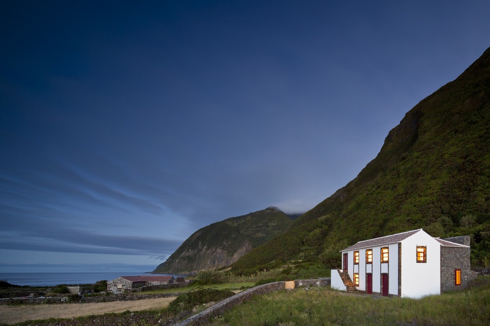 Environmental Interpretation Centre in São Jorge Island / Ana Laura Vasconcelos