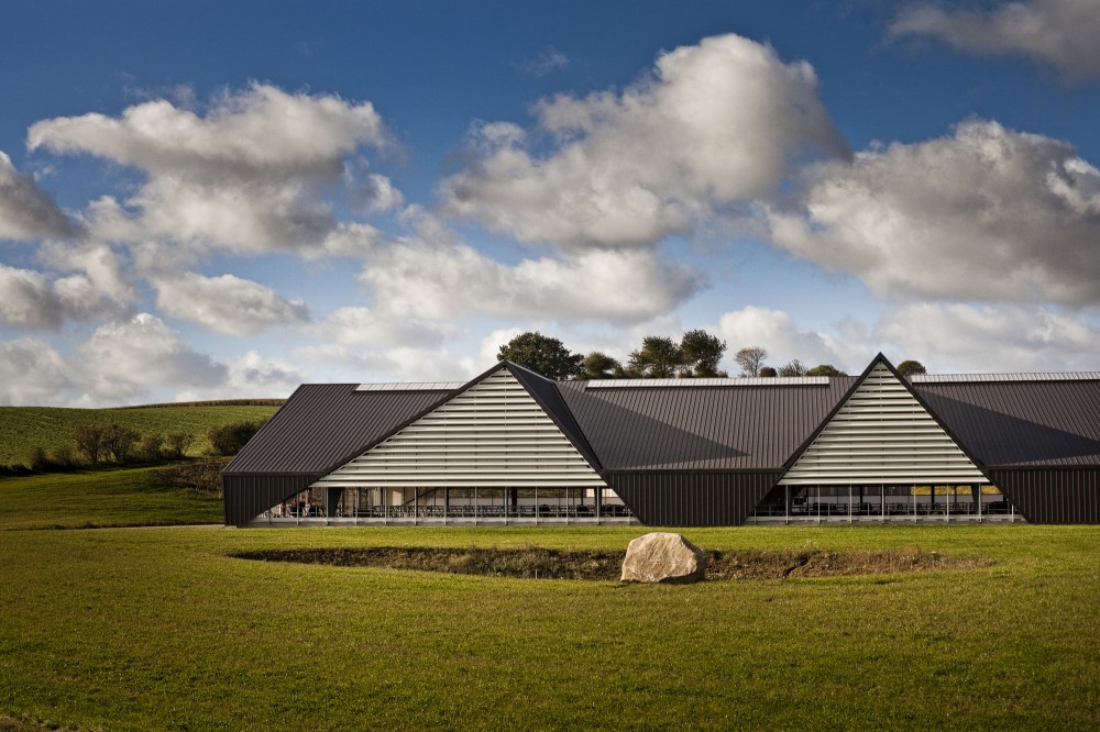 Vejlskovgaard Stable / LUMO Architects