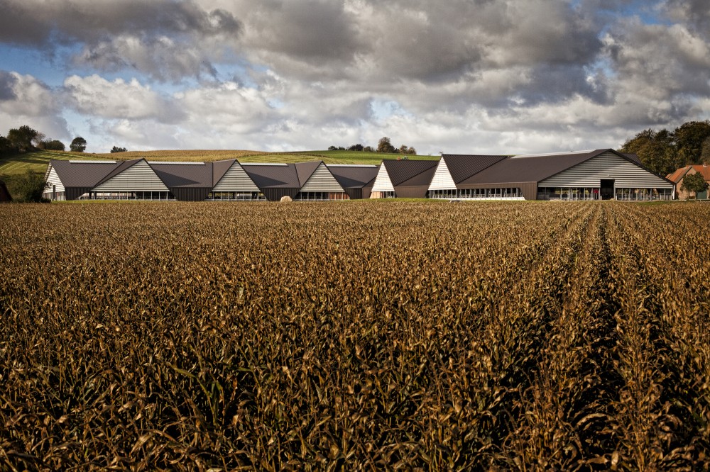 Vejlskovgaard Stable / LUMO Architects