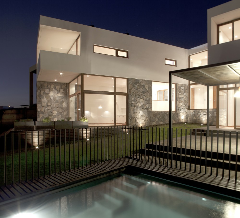 Donoso – Smith House / EMa arquitectos + Raimundo Salgado