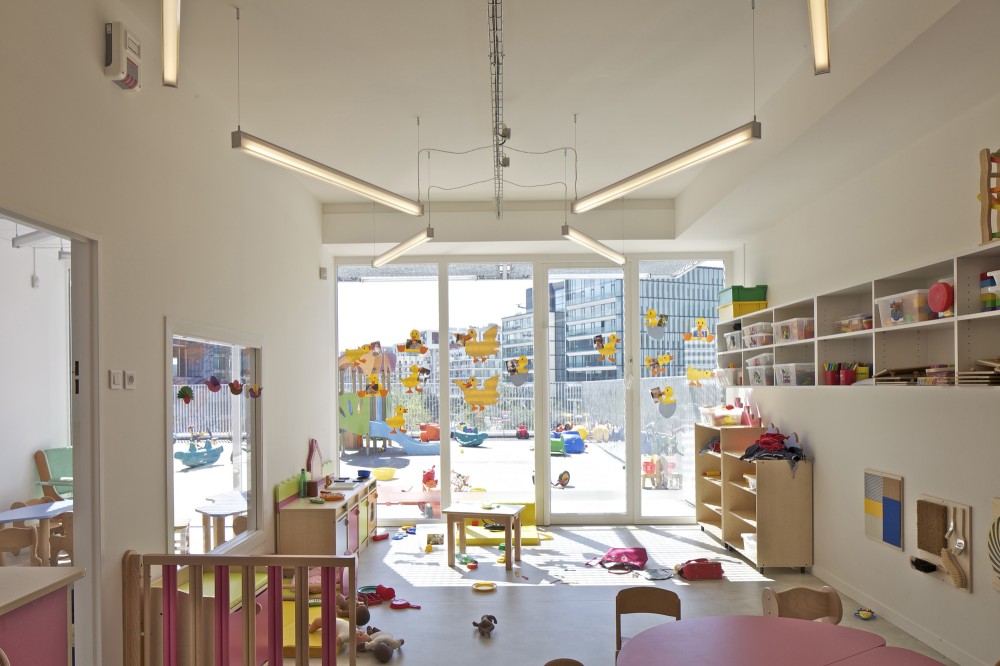 Giraffe Childcare Center / Hondelatte Laporte Architectes