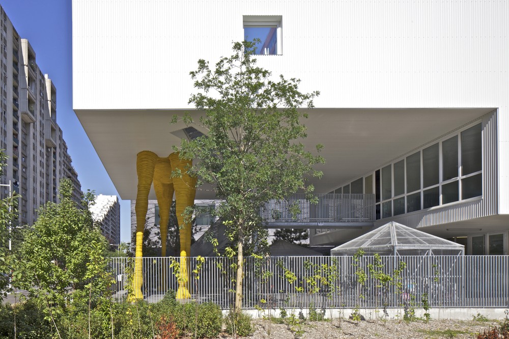 Giraffe Childcare Center / Hondelatte Laporte Architectes