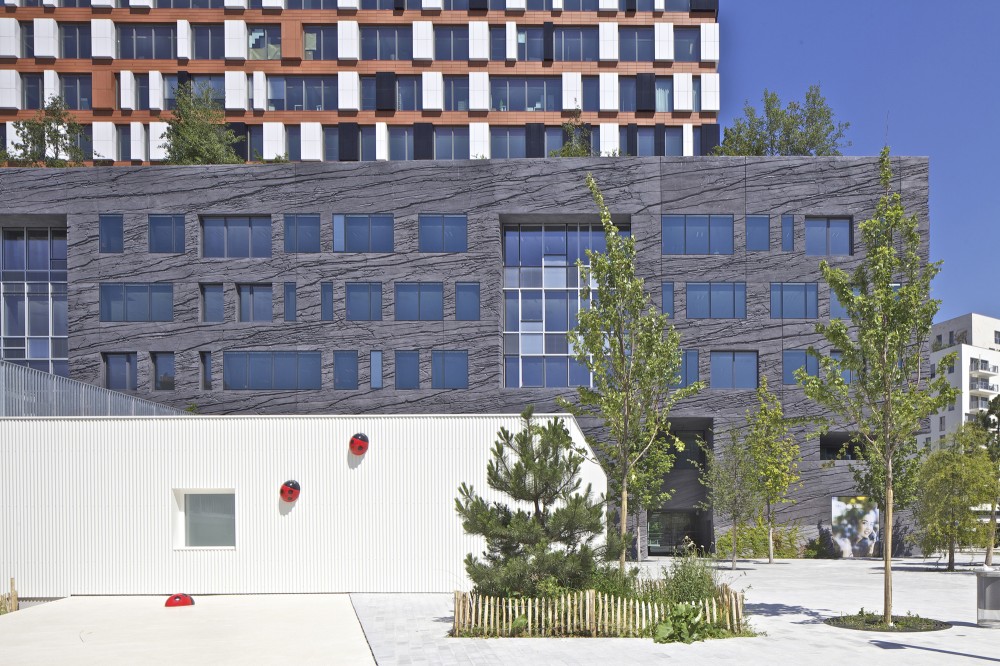 Giraffe Childcare Center / Hondelatte Laporte Architectes