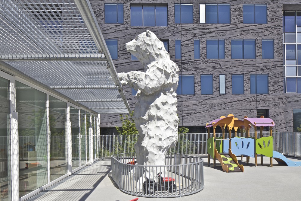 Giraffe Childcare Center / Hondelatte Laporte Architectes