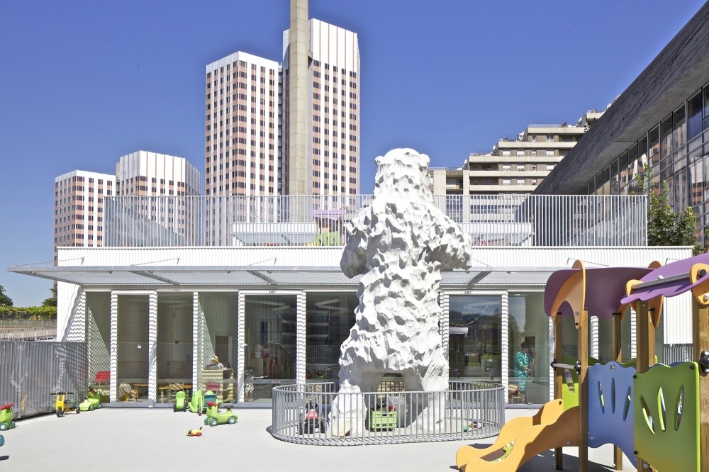 Giraffe Childcare Center / Hondelatte Laporte Architectes