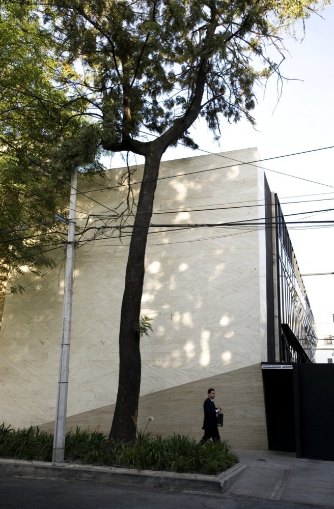 Aristoteles 235 / Santiago de la Mora, Fernando Martinez & JCK