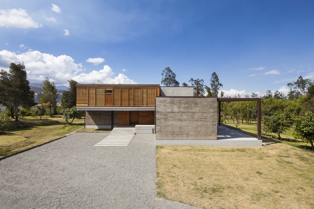 Cotacachi House / Arquitectura X