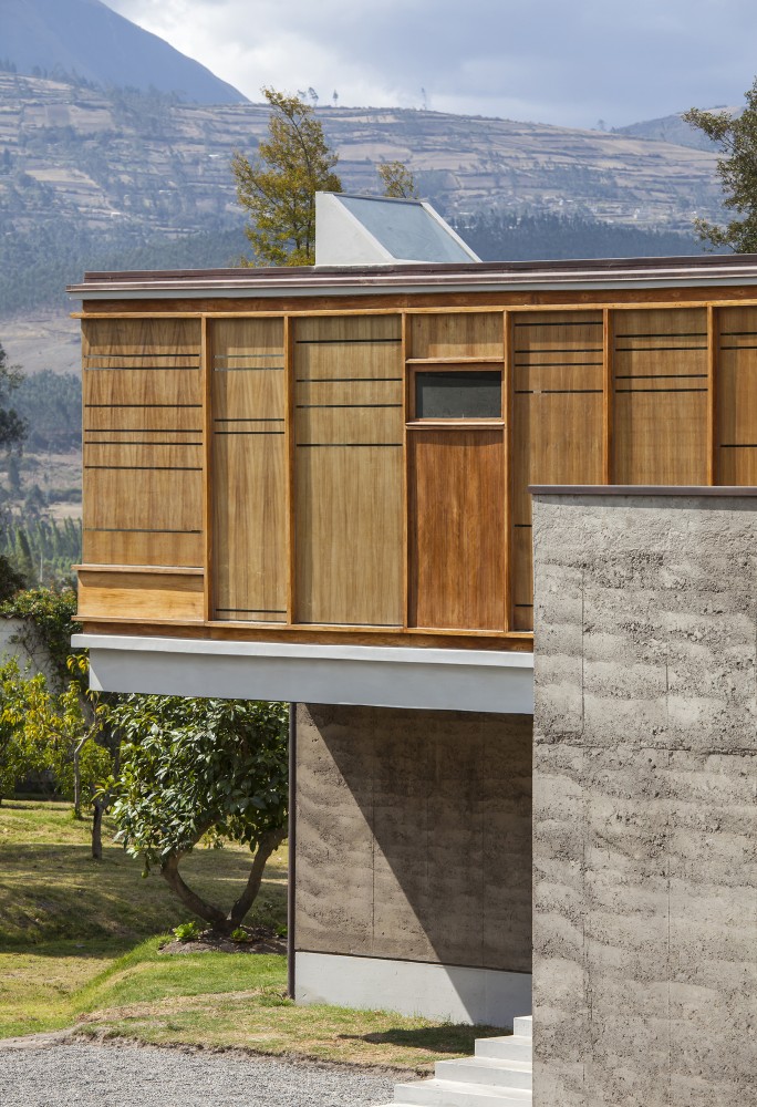 Cotacachi House / Arquitectura X