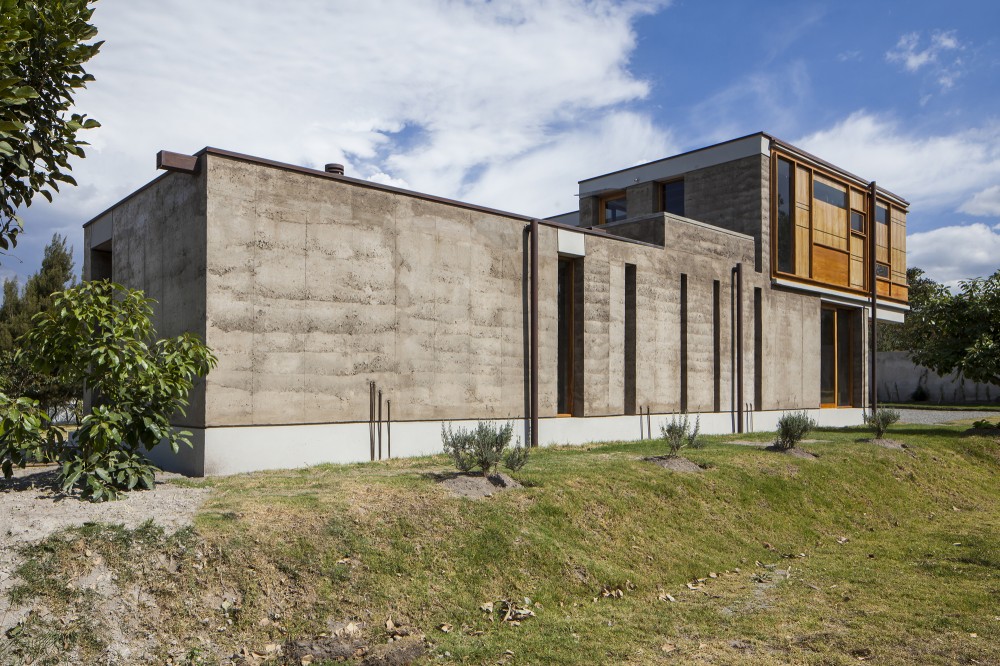 Cotacachi House / Arquitectura X
