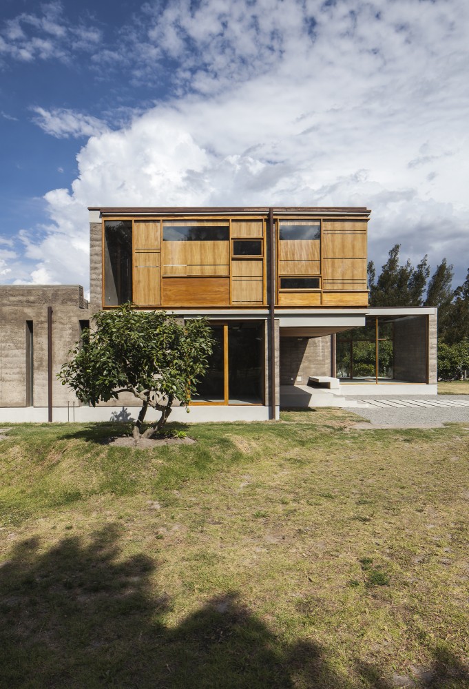 Cotacachi House / Arquitectura X
