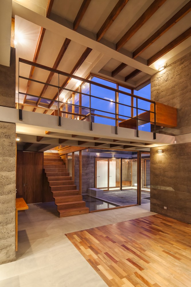 Cotacachi House / Arquitectura X