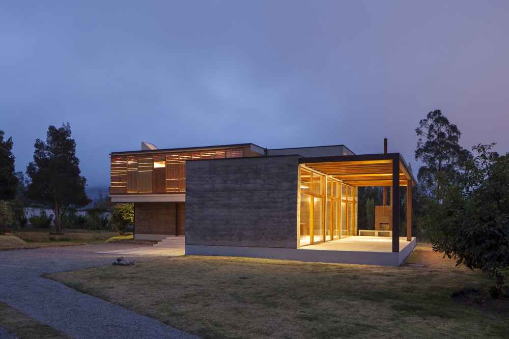 Cotacachi House / Arquitectura X