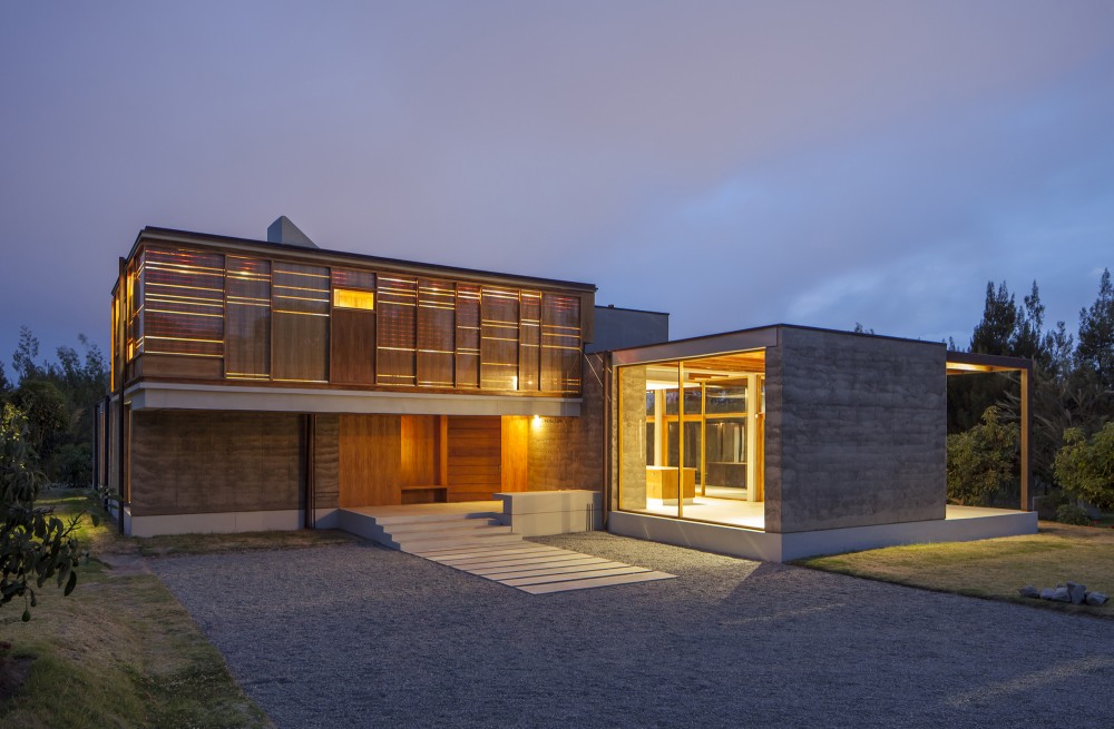 Cotacachi House / Arquitectura X