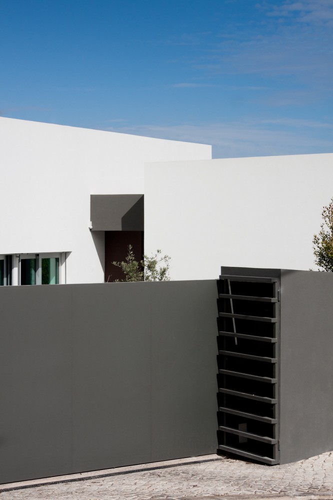 Godiva House / Empty Space Architecture