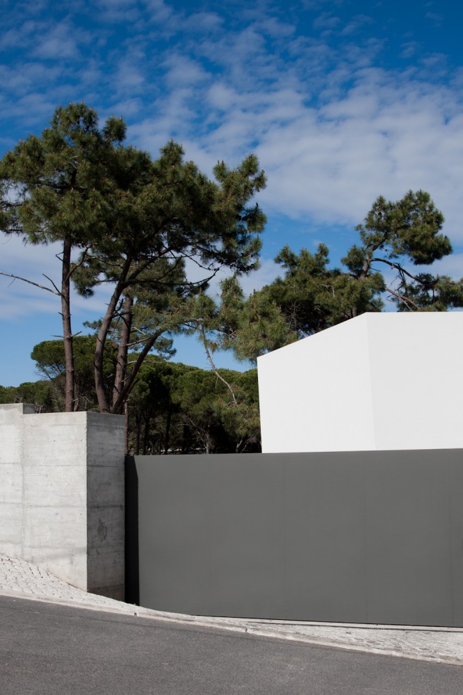 Godiva House / Empty Space Architecture