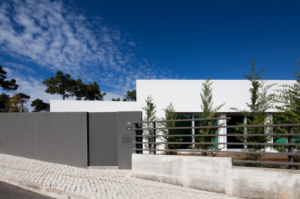 Godiva House / Empty Space Architecture